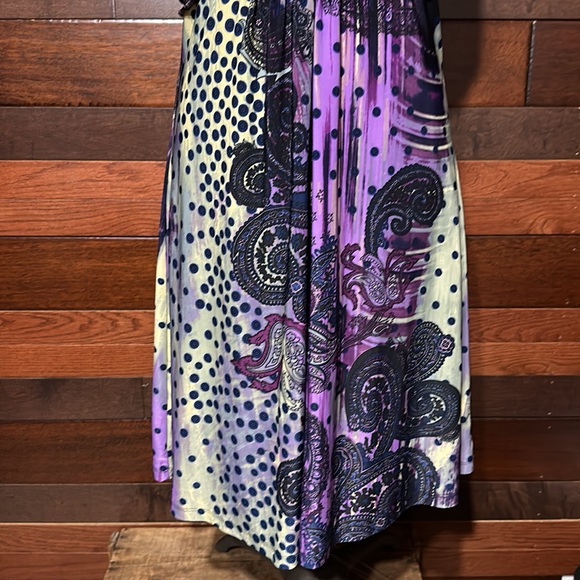 No Brand Tag V Neck Purple and Green Floral Sleeveless Midi Dress - Picture 3 of 10